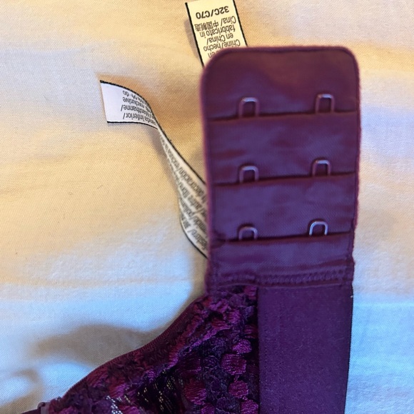 Victorias Secret Push Up Bra (32C) - Picture 4 of 10